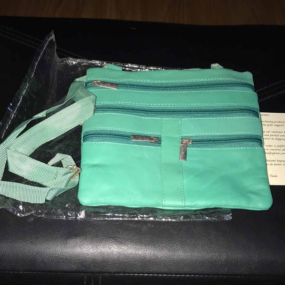 Crossbody handbags